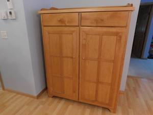 lot 18 image: Wooden Cabinet