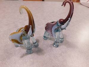 lot 19 image: Blown Glass Elephants