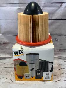 lot 7 image: Wix Air Filter 46418