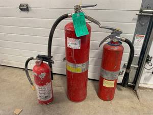 lot 32 image: Lot of 3 Fire Extinguishers