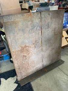 lot 49 image: Heavy Metal Workbench Top 38 x 38