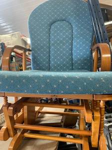 lot 53 image: Rocking Chair
