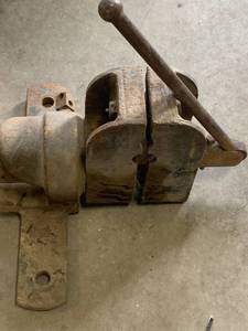 lot 56 image: Vintage Heavy Duty Vise