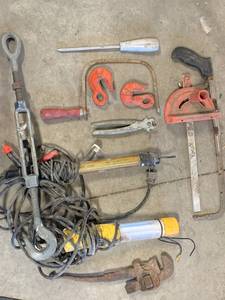 lot 63 image: Large Tool  Light Lot