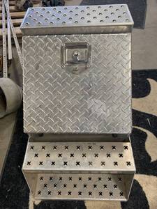 lot 64 image: Diamond Plate Truck Box