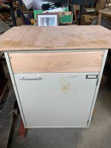 lot 73 image: Metal Cabinet 24 x 34 x 37 Tall