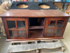 lot 74 image: Wood TV Cabinet 20 x 21 x 48