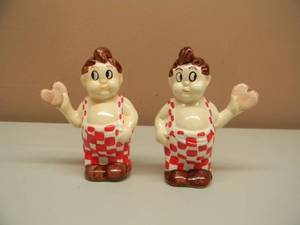 lot 4 image: VINTAGE BIG BOY SALT & PEPPER SHAKERS - IN BOX - VERY COOL - SEE PICTURES
