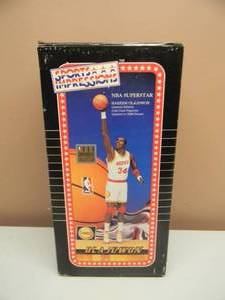 lot 19 image: SPORTS IMPRESSIONS NBA SUPERSTAR HAKEEM OLAJUWON LIMITED EDITION TO 2500 PIECES - COLD CAST FIGURINE - NEW IN BOX - SEE PICTURES