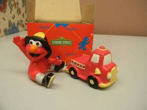 lot 23 image: SESAME STREET SALT & PEPPER SHAKERS ELMO ON FIRETRUCK - NEW IN BOX - SEE PICTURES