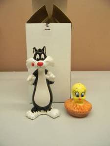 lot 24 image: 1976 TWEETY & SYLVESTER SALT & PEPPER SHAKERS - NOS - IN BOX - NEVER USED - SEE PICTURES