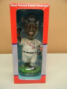 lot 31 image: MINNESOTA TWINS KIRBY PUCKETT WORLD SERIES HERO HAND PAINTED BOBBLEHEAD - NEW IN BOX - SEE PICTURES