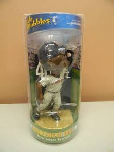 lot 33 image: MINNESOTA TWINS TORII HUNTER BOBBLE DOBBLES COLLECTIBLE MLB - NEW IN BOX - RARE - SEE PICTURES