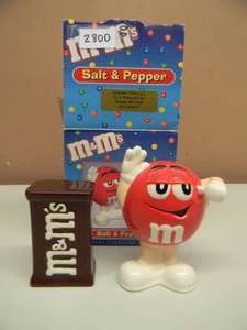 lot 41 image: Original M&Ms Salt and Pepper Shaker Set (RedChocolate) - NEW IN BOX - SEE PICTURES