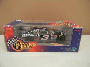 lot 47 image: WINNERS CIRCLE DALE EARNHARDT 25TH ANNIVERSARY 124 SCALE - GM GOODWRENCH - IN BOX - SEE PICTURES