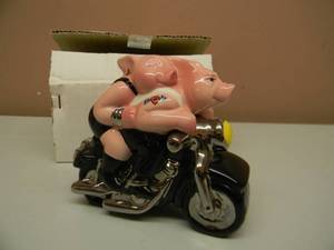 lot 56 image: CLAY ART PIGS ON MOTORCYCLE SALT & PEPPER SHAKERS - NEW IN BOX - SEE PICTURES