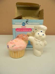 lot 57 image: BENJAMIN & MEDWIN PILLSBURY HAND PAINTED SALT & PEPPER SHAKER SET - RARE - SEE PICTURES