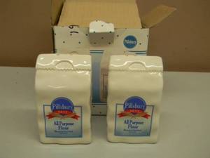 lot 58 image: Vintage Pillsbury Flour Sack Salt & Pepper Shaker Set Benjamin & Medwin - NEW IN BOX - SEE PICTURES