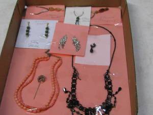 lot 7 image: Fine Jewelry