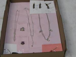 lot 8 image: Fine Jewelry