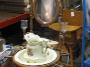 lot 58 image: Vintage Wash Stand