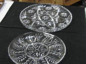 lot 62 image: Fancy Glass Snack Trays