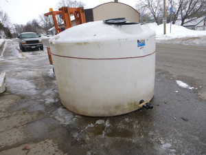 lot 11 image: Ace Roto-Mold Tank
