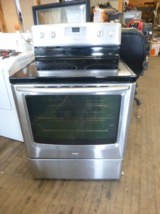 lot 3 image: Maytag Stove