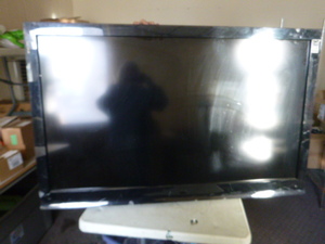 lot 13 image: Insigna Advanced 55 LCD HD TV