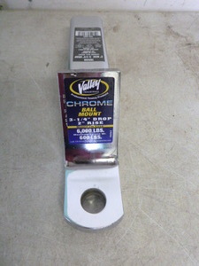 lot 19 image: Valley Chrome Ball Mount