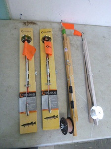 lot 112 image: 4 Ice Fishing Tip-Ups