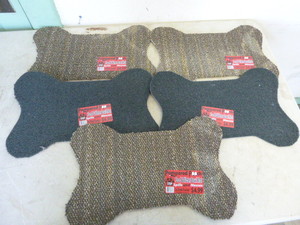 lot 125 image: 5 Pamper Pooch Food and Water Bowl Mats