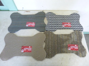 lot 126 image: 4 Pamper Pooch Food and Water Bowl Mats