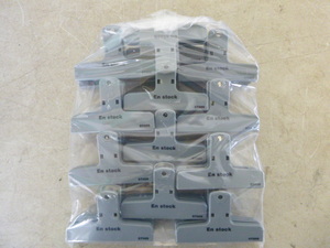 lot 130 image: Bag of Clips