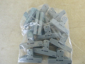 lot 131 image: Bag of Clips