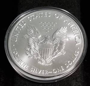 lot 73 image: 2016 AMERICAN SILVER EAGLE 1 TROY OZ. .999 FINE SILVER IN AIRTITE