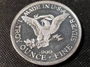 lot 103 image: 1 TROY OZ. .999 FINE SILVER FIGHT OF THE CENTURY ROUND