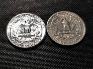 lot 104 image: 2 WASHINGTON QUARTERS 1958 1958-D