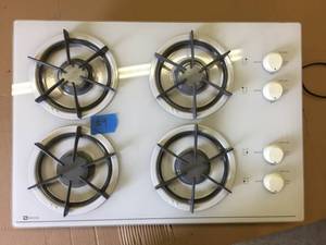 lot 9 image: New Maytag 4 burner gas cooktop