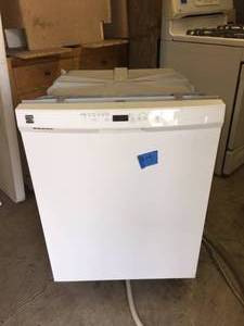 lot 14 image: Kenmore SmartWash dishwasher