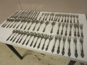ONEIDA COMMUNITY 65-PIECE SILVERWARE SET