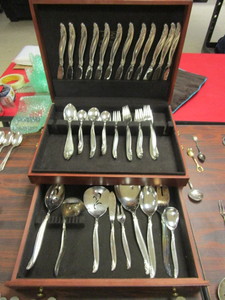 ROGERS BROS. INTERNATIONAL SILVER 66-PIECE FLATWARE SET, WITH  CASE