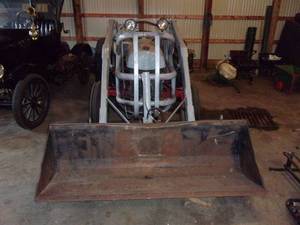 lot 2 image: Ford 8N Tractor