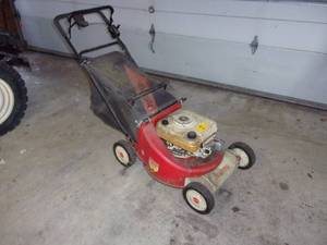 lot 9 image: Yardman Lawn Mower