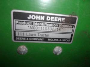 lot 6 image: John Deere Lawn Tractor 111