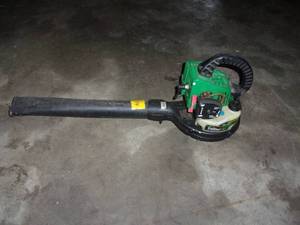 lot 24 image: Weed Eater Blower
