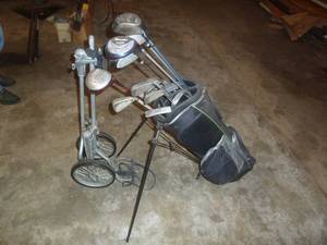 lot 41 image: Wilson Golf Clubs, Caddy & Bag