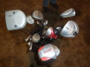 lot 43 image: Dunlop Golf Clubs