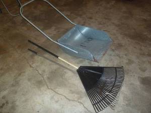lot 51 image: Galvanized Snow Scoop & Rake