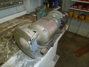 lot 87 image: Bench Grinders x 2